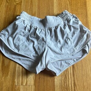 Lululemon low rise 2.5 Hotty hots size 4 White